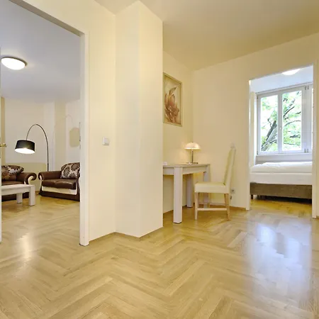 Youth - Ku'damm Appartement