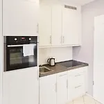Youth - Ku'damm Apartment Berlin
