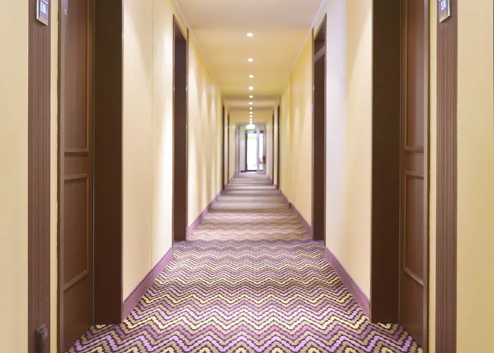 Youth - Ku'damm * Berlin