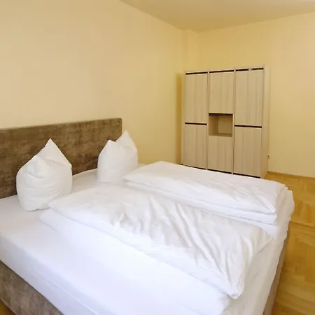 Youth - Ku'damm Apartment *