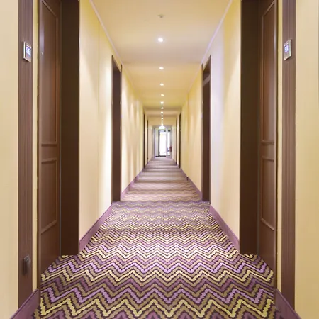 Youth - Ku'damm * Berlin