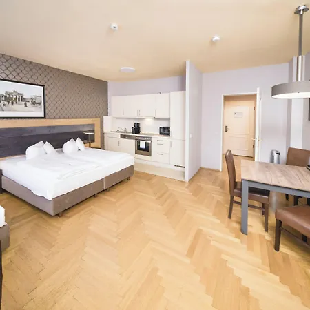 Youth - Ku'damm * Berlin