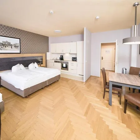 Youth - Ku'damm * Берлин