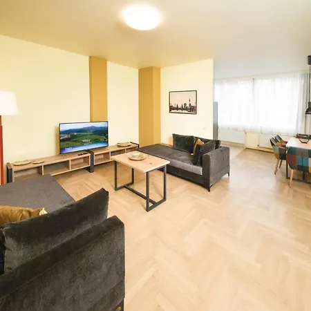 Youth - Ku'damm * Берлин