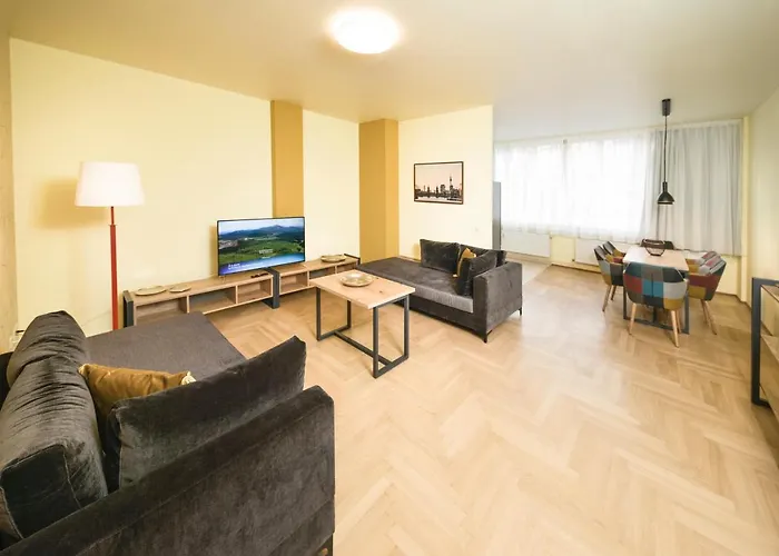 Youth - Ku'damm * Berlin