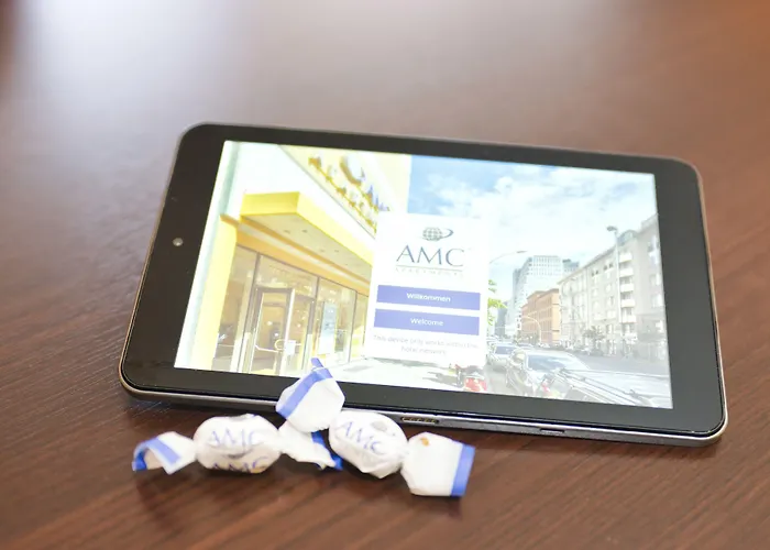 Youth - Ku'damm Berlin